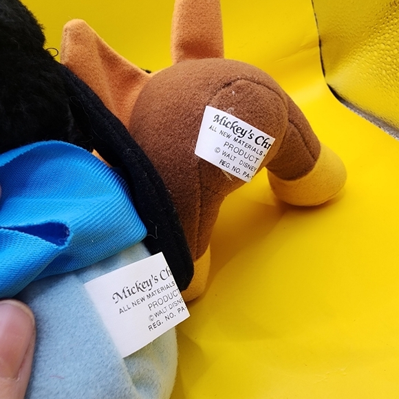 Vintage 1983 Disney Mickey's Christmas Carol Mickey Mouse & Goofy Plush Toys - Picture 5 of 8